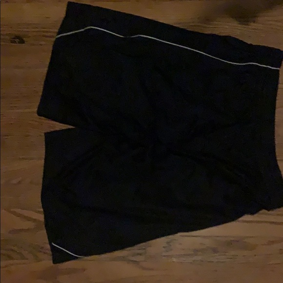 Nike basketball shorts - Picture 2 of 2